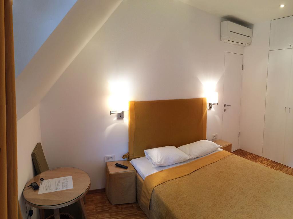 B&B Petra Varl Accommodation Lubiana Esterno foto