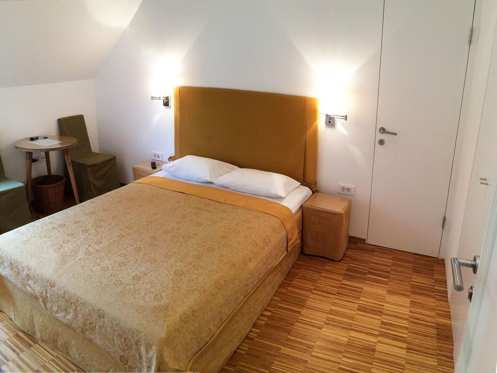 B&B Petra Varl Accommodation Lubiana Esterno foto